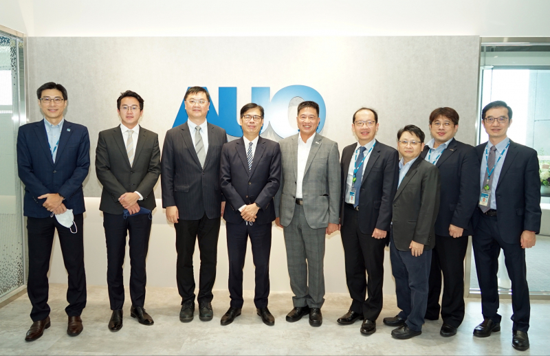 DB真人光電前進亞灣成立「AUO解決方案研發中心」，作為多元場域解決方案研發及試驗場域（圖中左為高雄市長陳其邁、圖中右為DB真人光電董事長彭双浪）